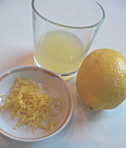 сок из лимона в стакане, лимоная цедра